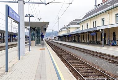 Bild: Eisenbahner-Streik legt Zugsverkehr in Österreich lahm
